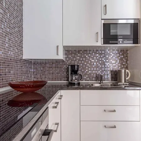 Apartment Shoreline In By Costarentals - Ref 88 *